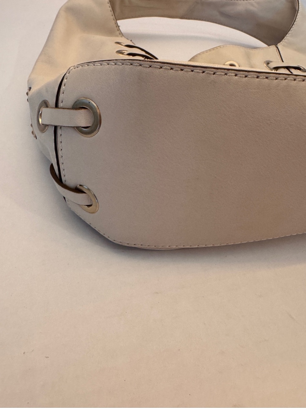 Michael Kors Astor Grommet Hobo Shoulder Leather Bag Purse Ivory Baseball - Picture 4 of 13